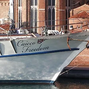 Bateau-hôtel Boat & Breakfast Caicco Freedom